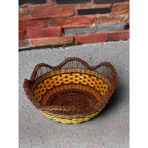 Handwoven Wicker Basket With Braided Scalloped Rim - Multicolor - Picture 5 of 9